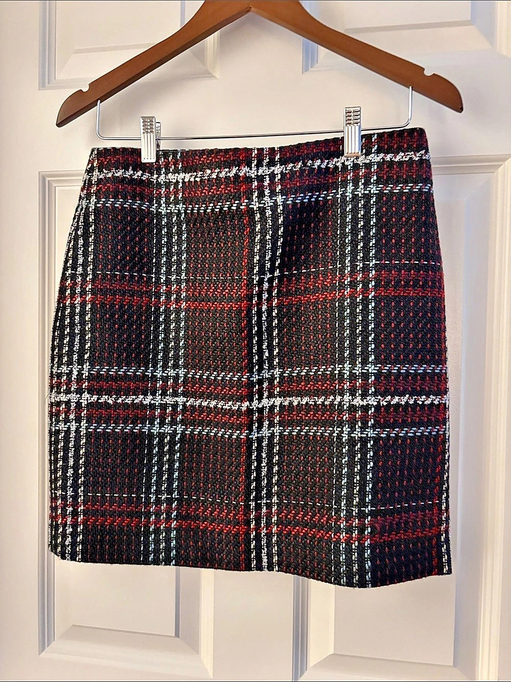 LIKE NEW-White House Black Market Plaid Mini Skirt in Black & Red
